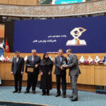 دریافت-لوح-تقدیر-واحد-نمونه-ملی-شرکت-پارس-فنر-از-معاون-اول-رییس-جمهوری